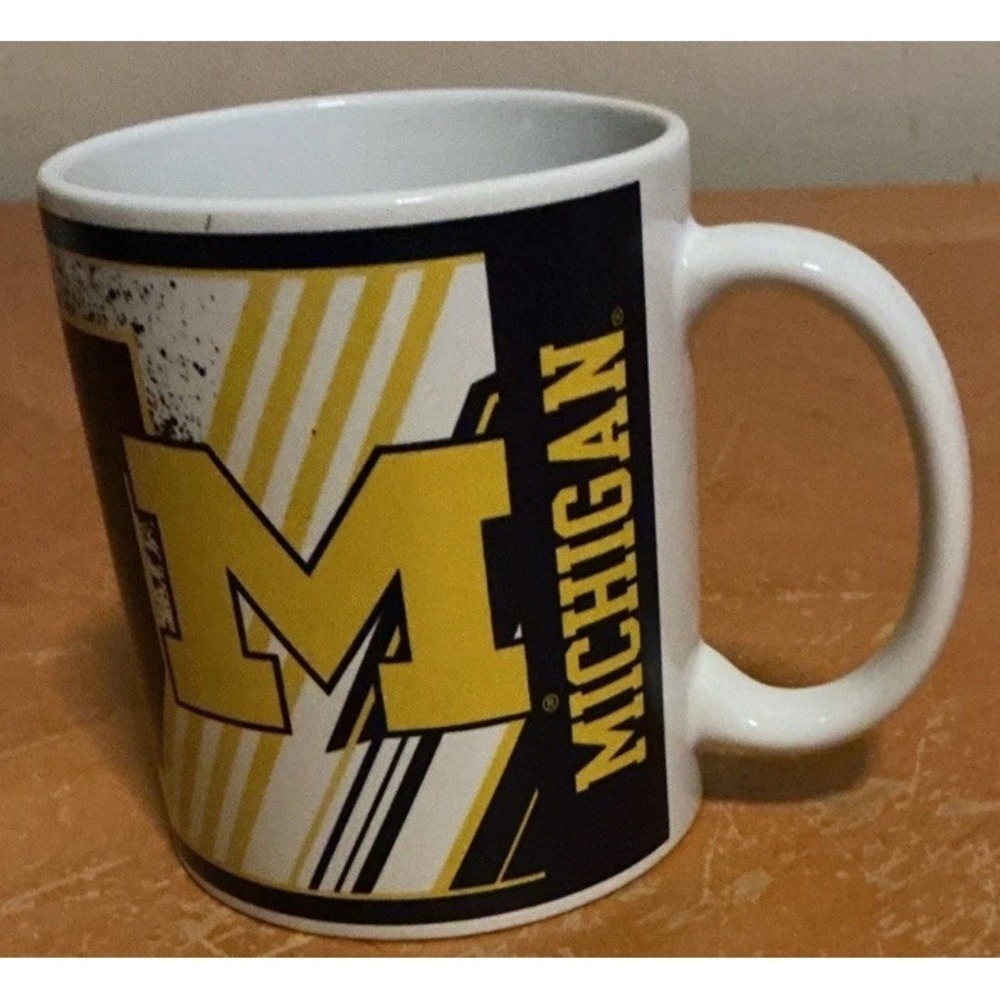 Boelter Brands‎ Michigan Wolverines Coffee Mug, Team Colors - Picture 4 of 9